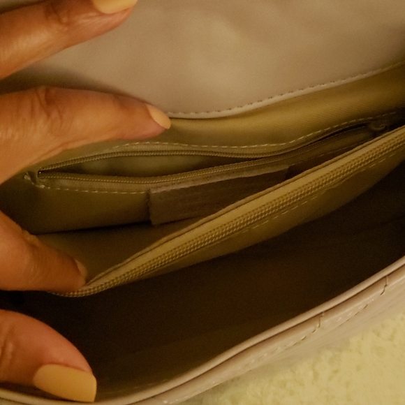 Gray chevron crossbody - Picture 4 of 10